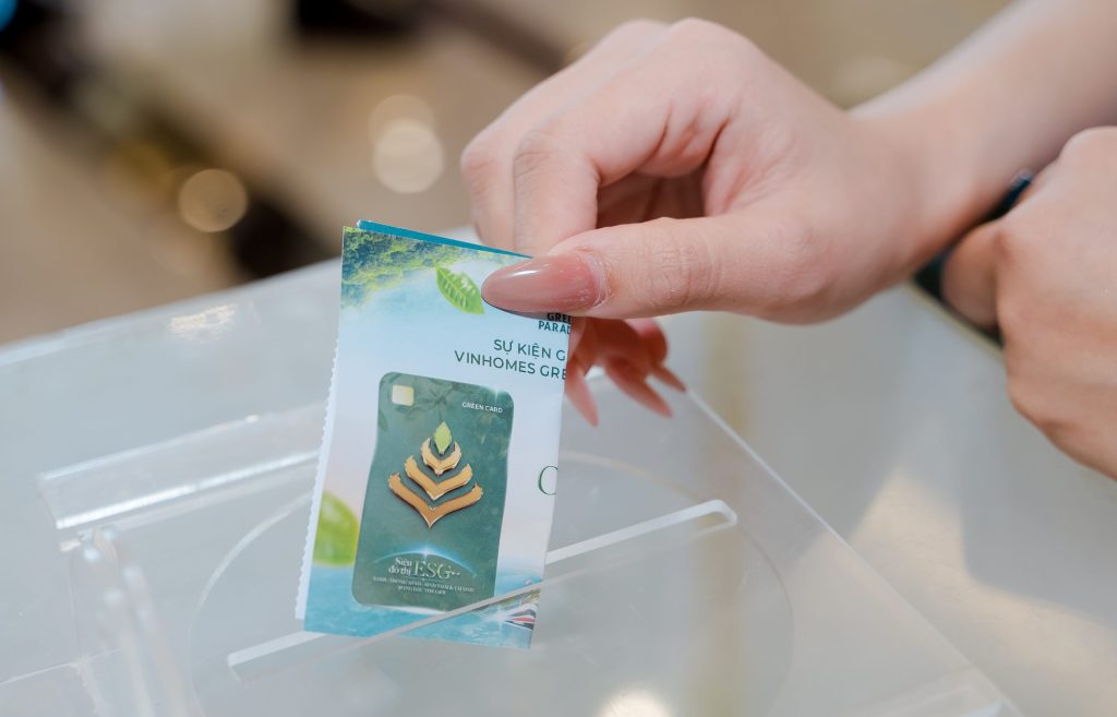 Thẻ xanh đặc quyền "The Green Passport"