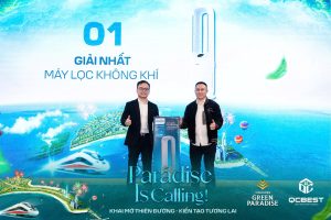 Ông Cao Thái Sơn - Đại diện QCbest trao giải nhất BTMM dành tặng khách hàng tại sự kiện