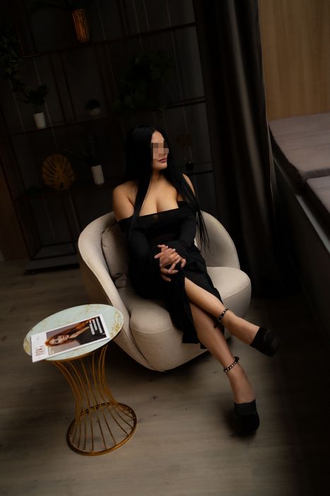 Зрелые девушки и молодые фаворитки: кто покоряет сердца клиентов на интимном рынке?